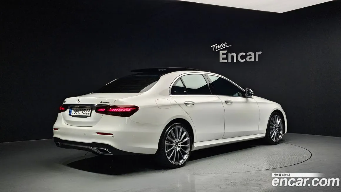 Mercedes-Benz E-Class — фото 7