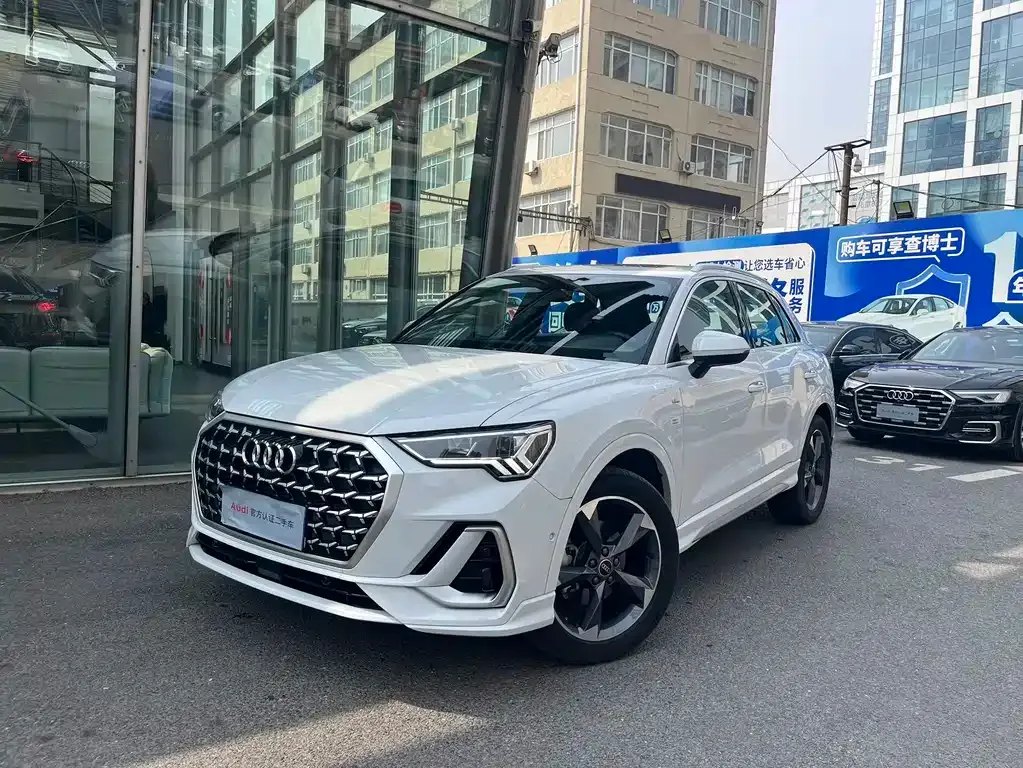 Audi Q3 — фото 1