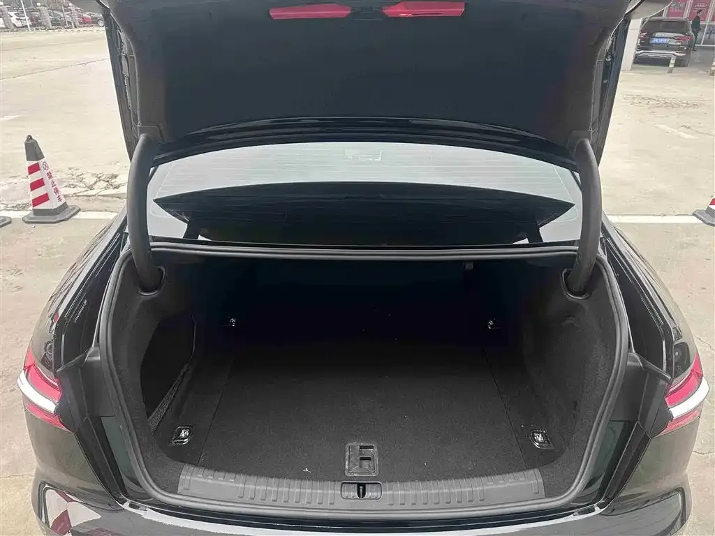 Audi A6L 2024 из CN, фото 10