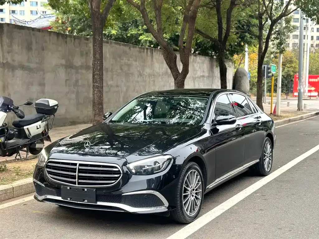 Mercedes-Benz E-Class — фото 1