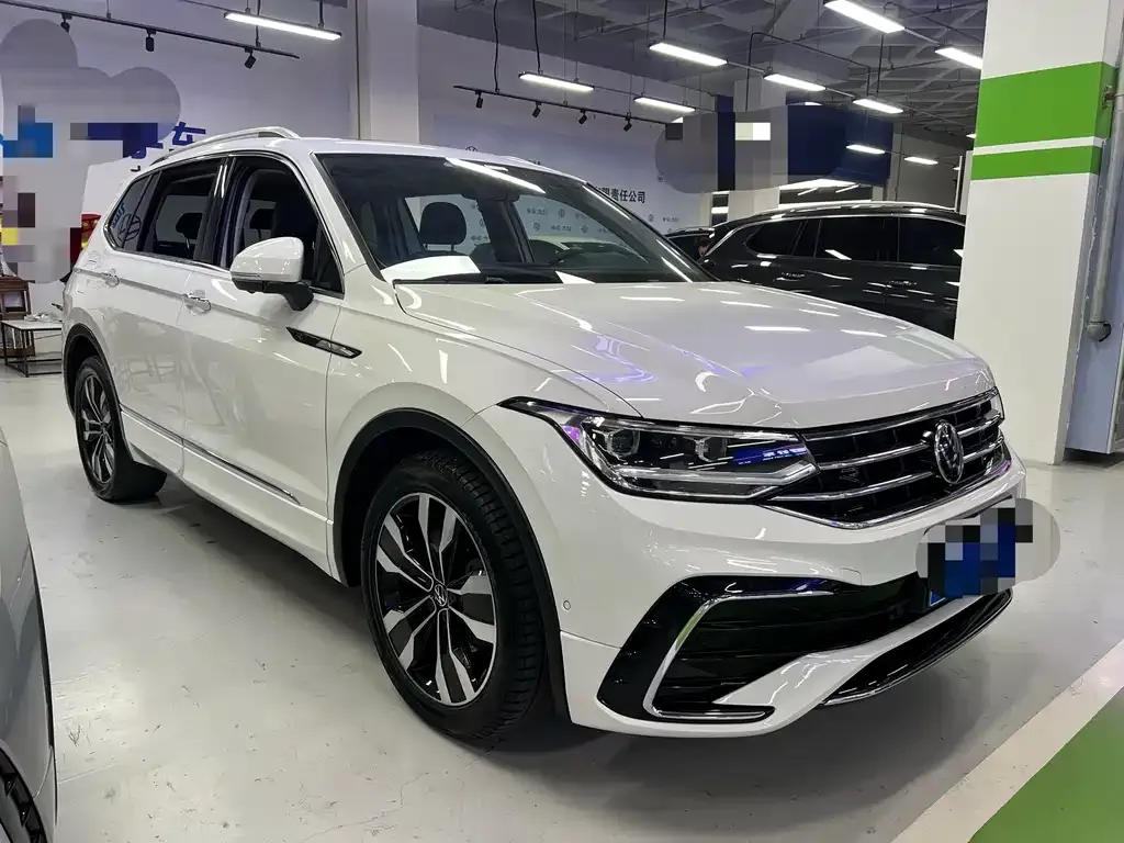 Volkswagen Tiguan L — фото 3