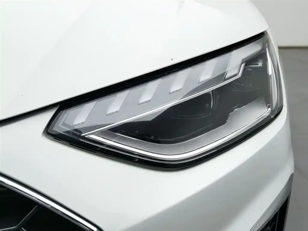 Audi A4L 2022 из CN, фото 4