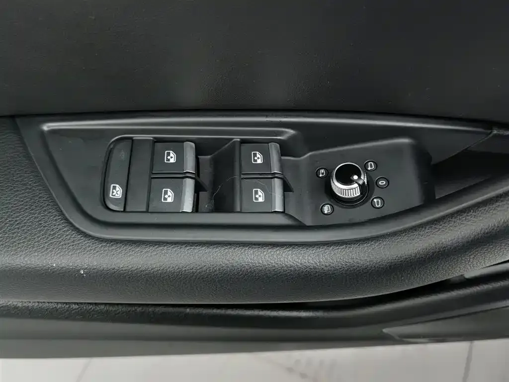 Audi A4L 2022 из CN, фото 8