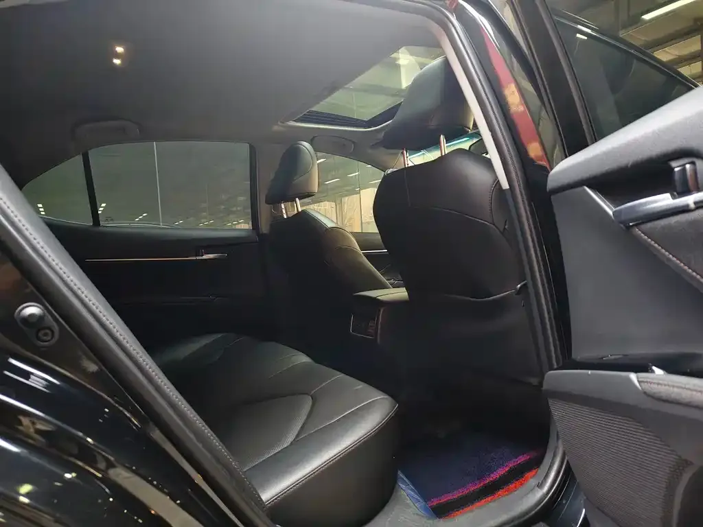 Toyota Camry 2023 из CN, фото 2