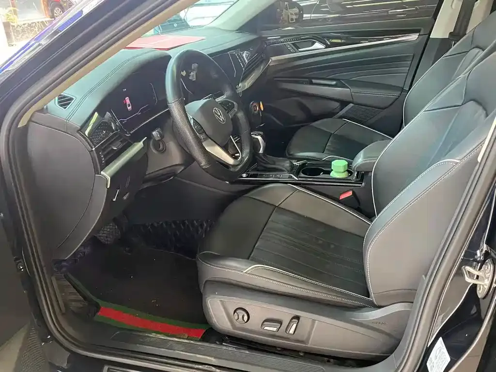 Volkswagen Passat 2023 из CN, фото 3