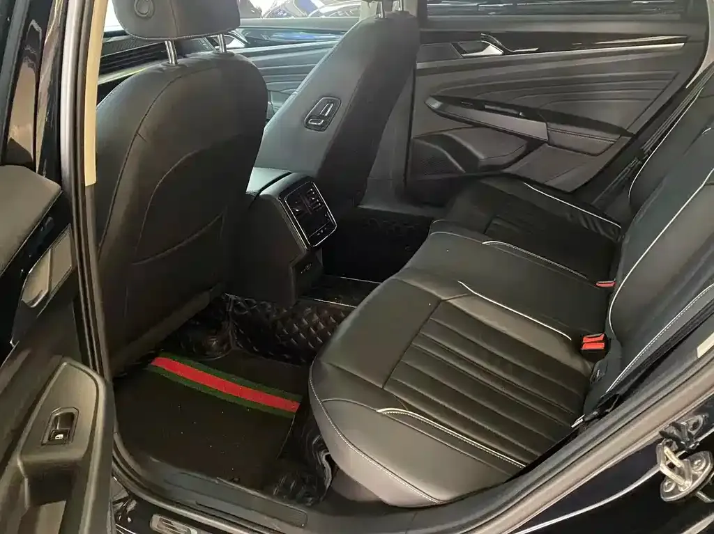 Volkswagen Passat 2023 из CN, фото 5