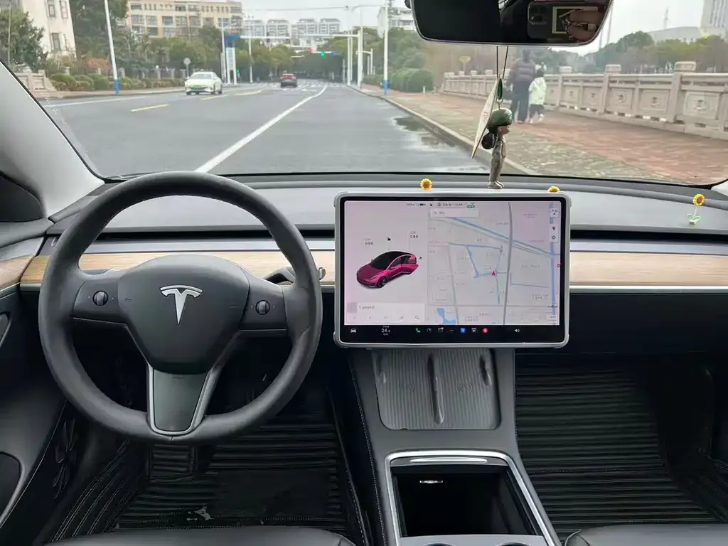 Tesla Model 3 — фото 5