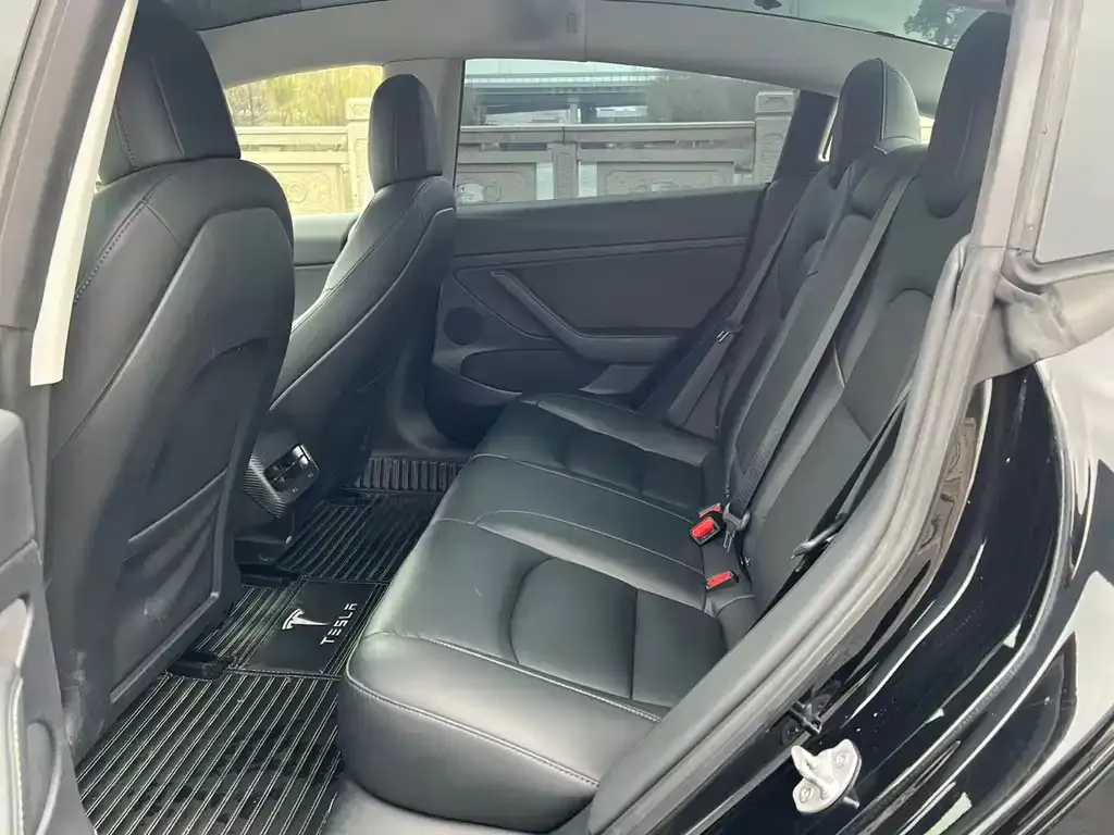 Tesla Model 3 — фото 2