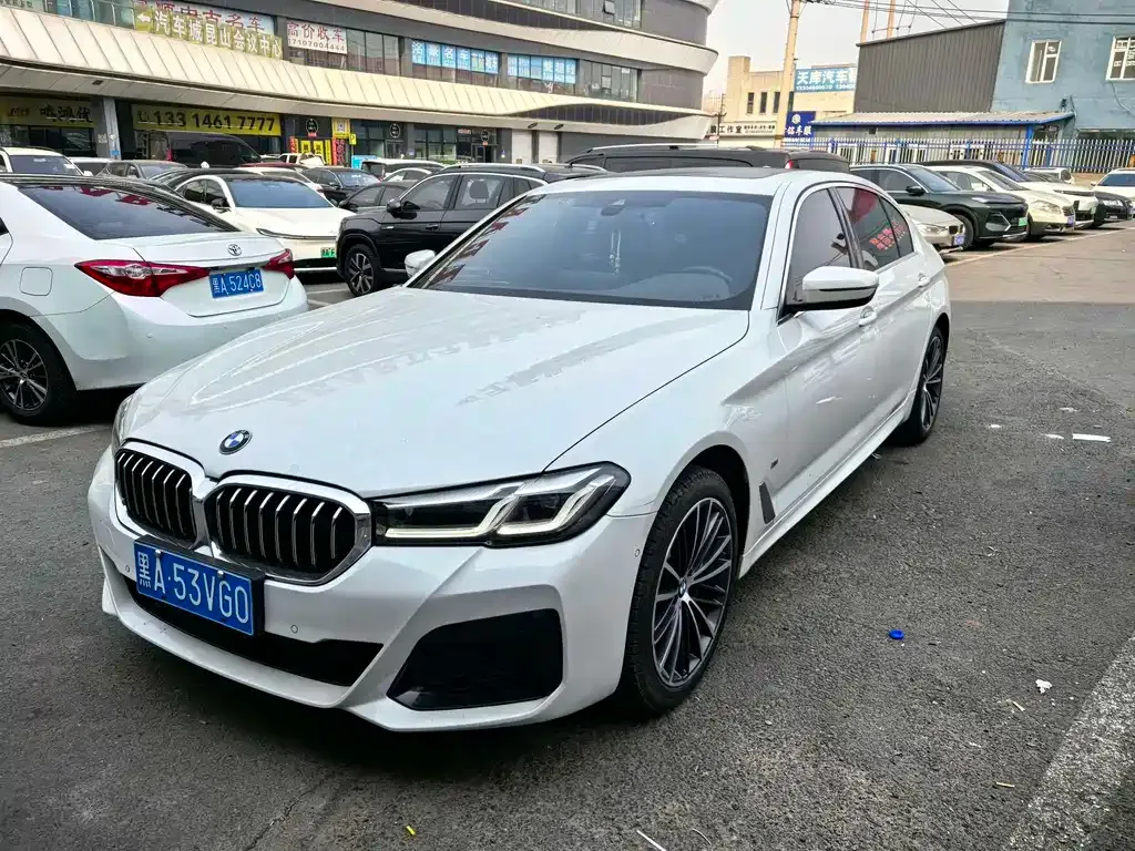 BMW 5 Series — фото 1