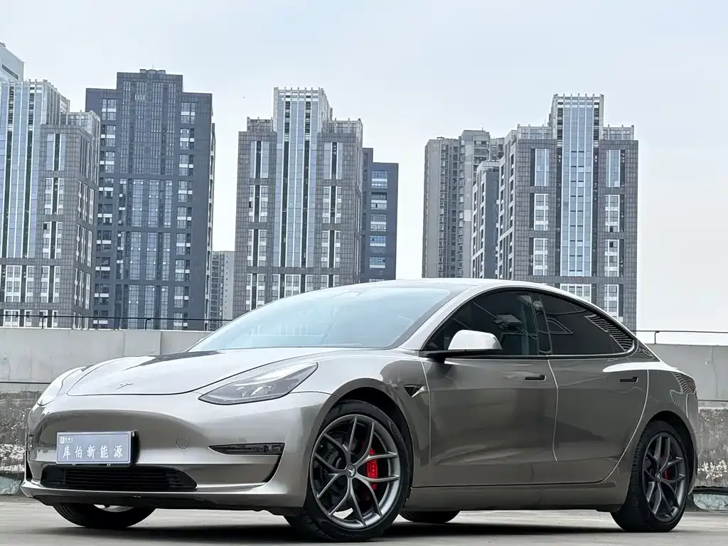 Tesla Model 3 — фото 1