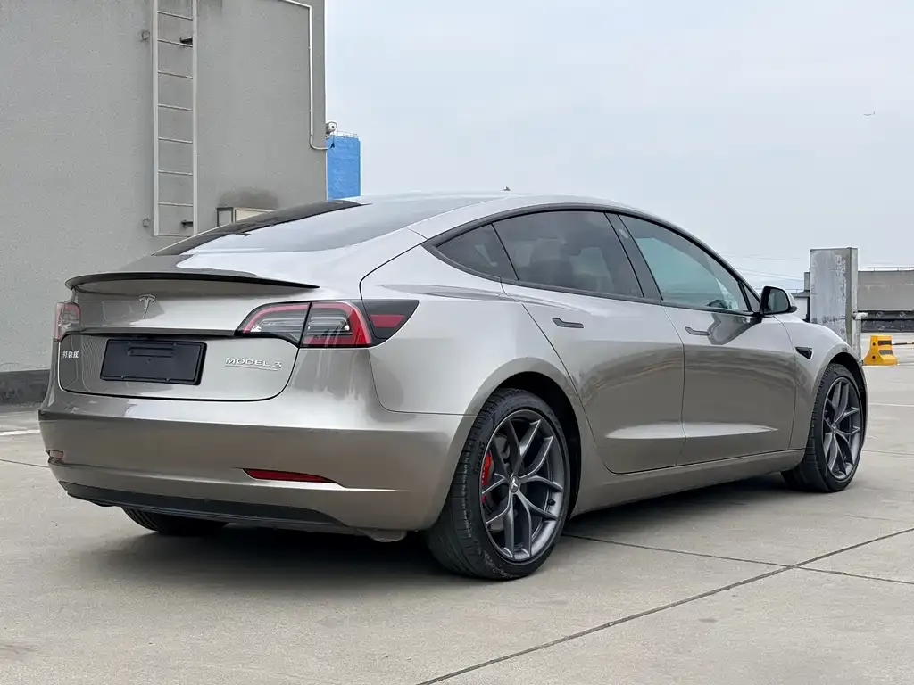 Tesla Model 3 — фото 5