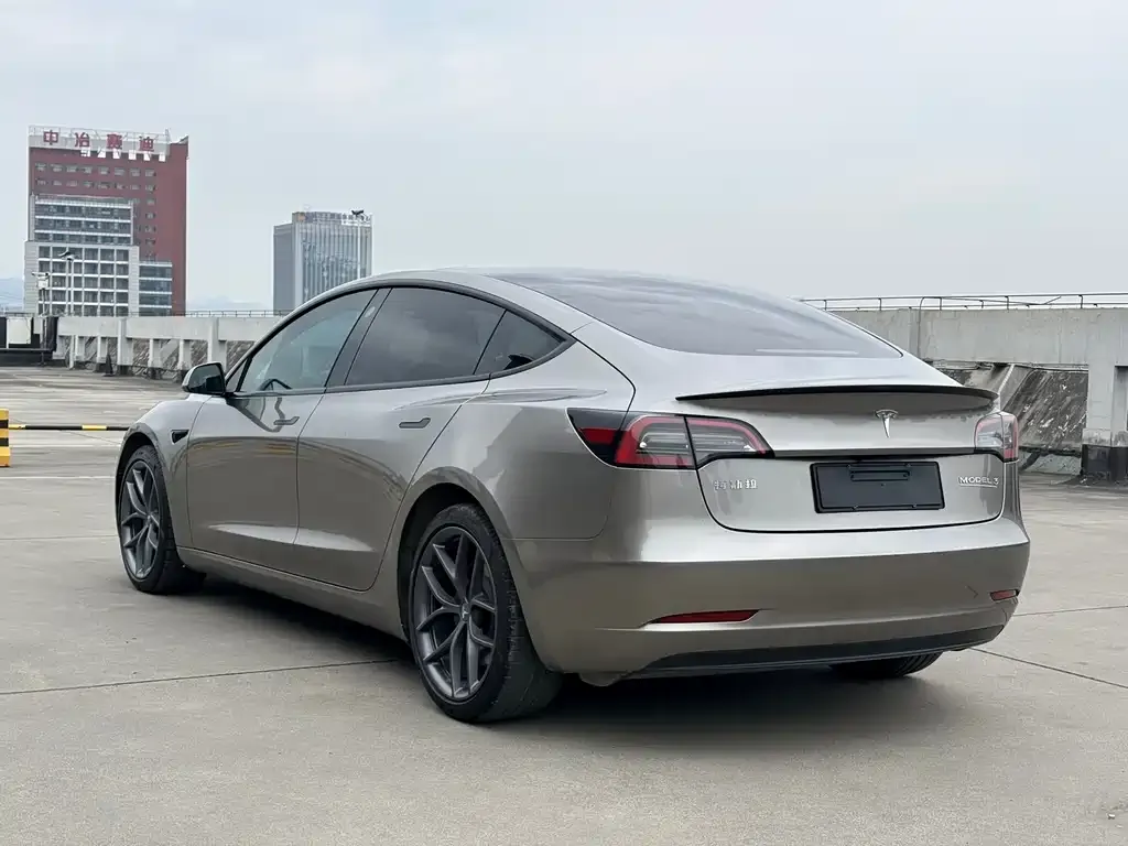 Tesla Model 3 — фото 4
