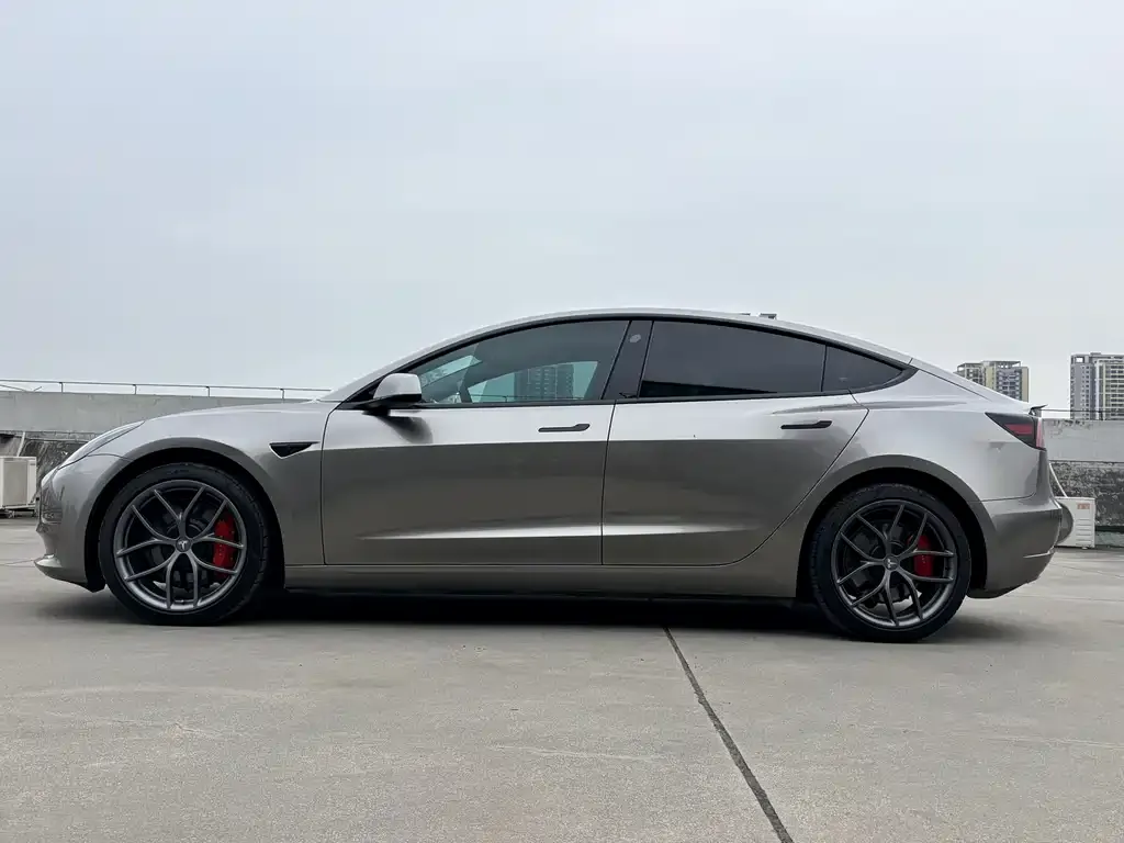 Tesla Model 3 — фото 2