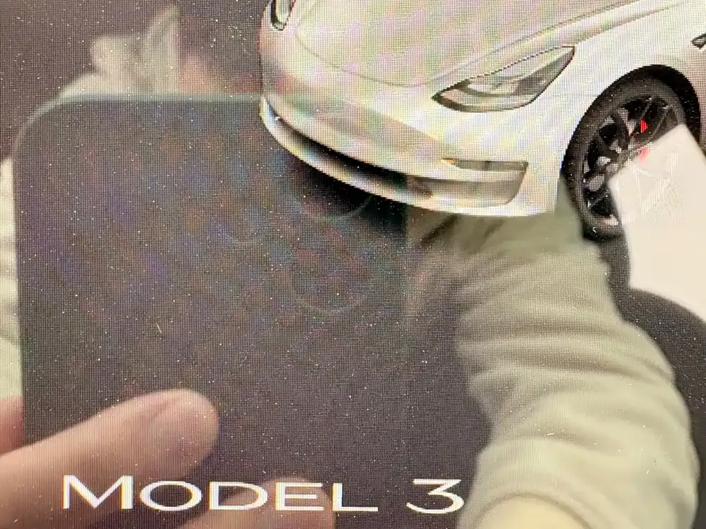 Tesla Model 3 — фото 10