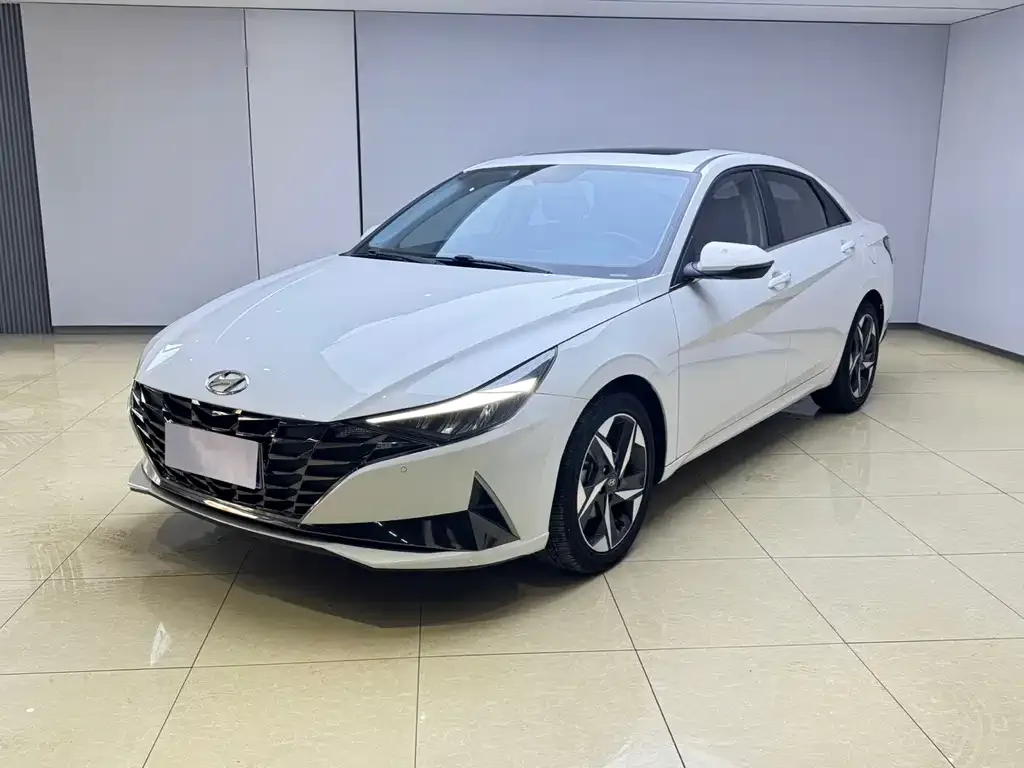 Hyundai Elantra 2023 из CN, фото 1