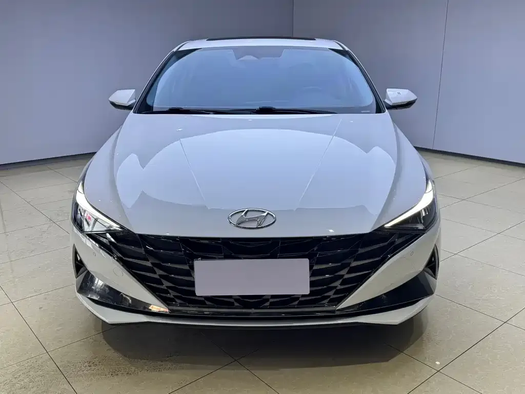 Hyundai Elantra 2023 из CN, фото 2