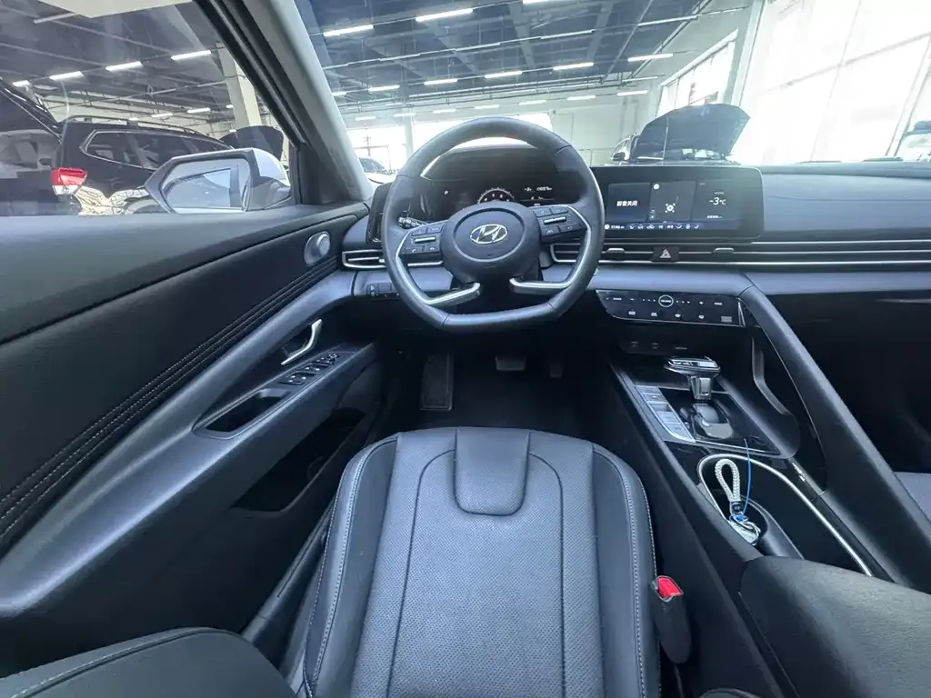 Hyundai Elantra 2023 из CN, фото 5