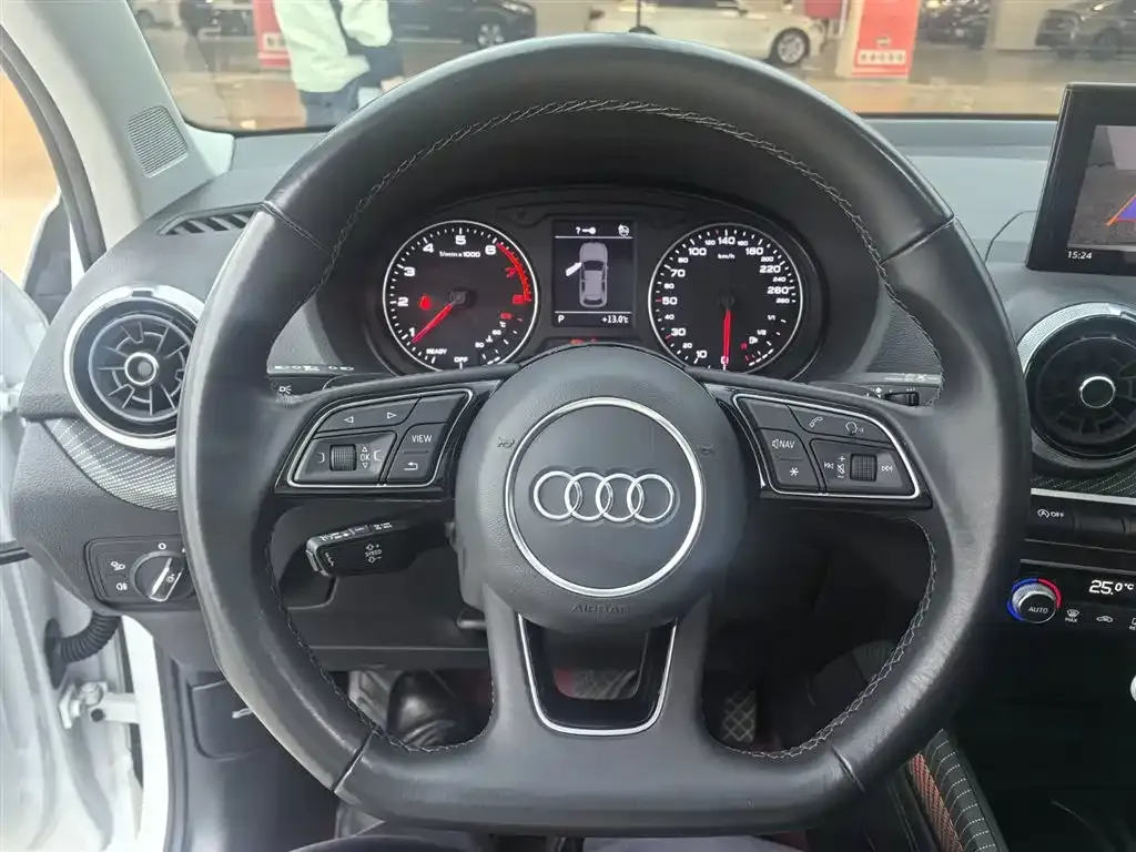 Audi Q2L 2024 из CN, фото 6