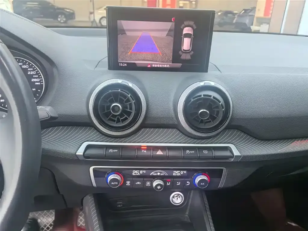Audi Q2L 2024 из CN, фото 4