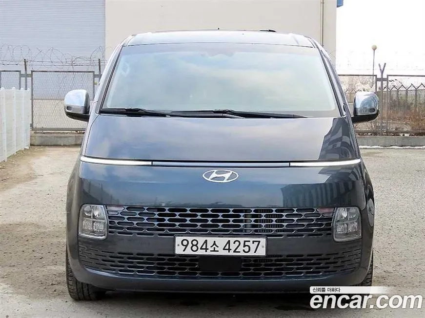 Hyundai Staria