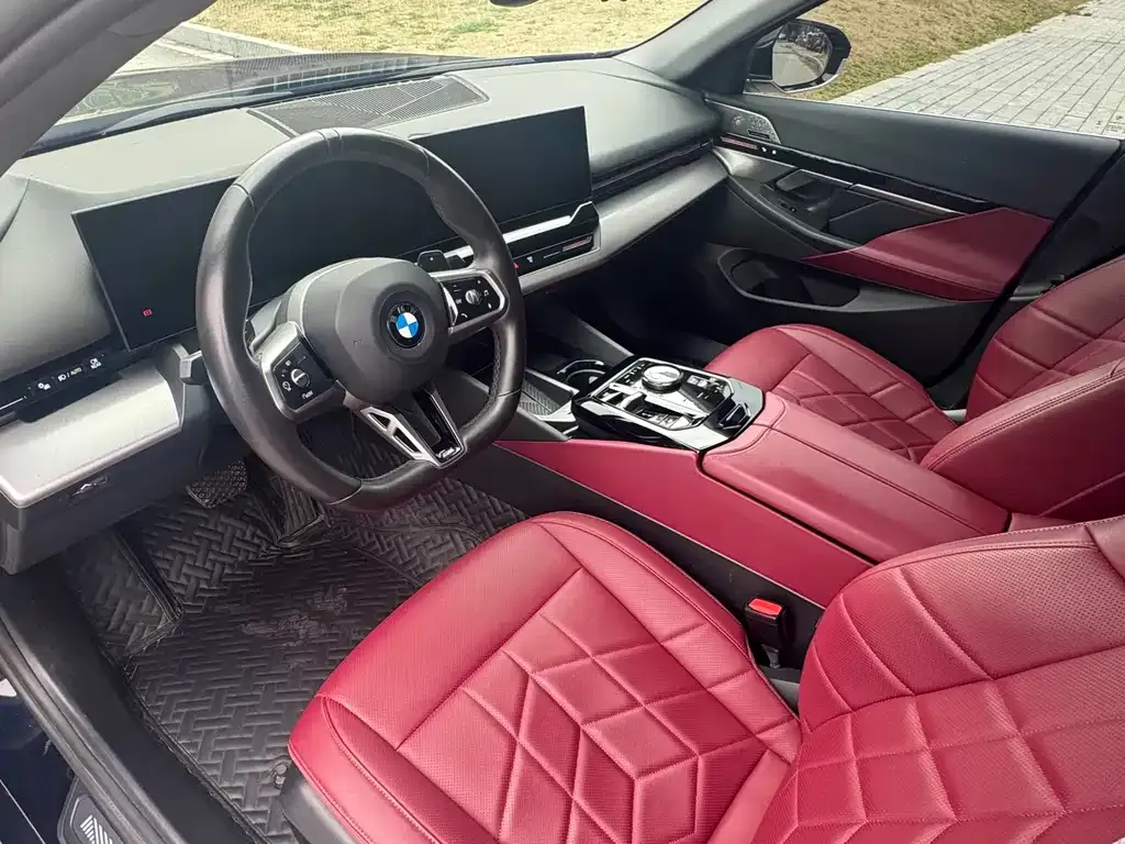 BMW 5 Series 2024 из CN, фото 3