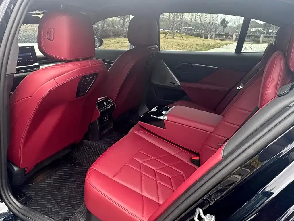 BMW 5 Series 2024 из CN, фото 5