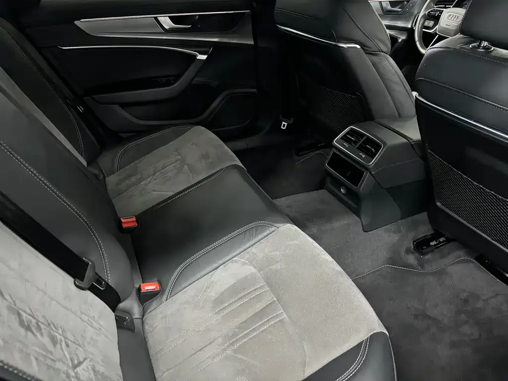 Audi A6L 2021 из CN, фото 6