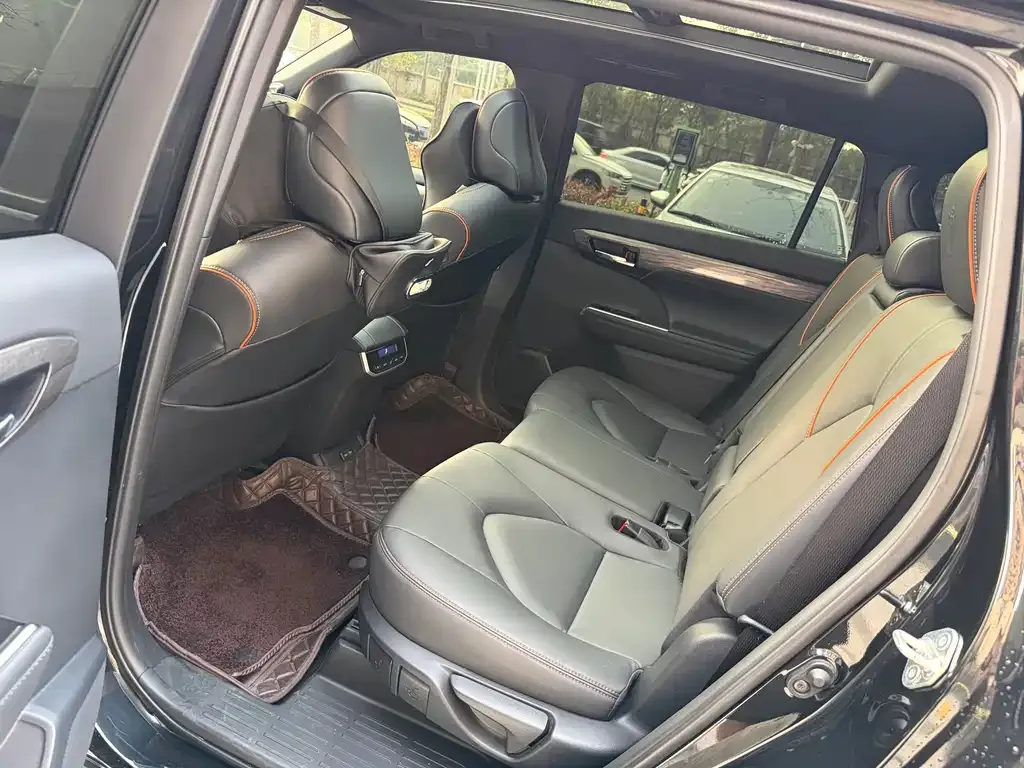 Toyota Crown Kluger 2024 из CN, фото 7