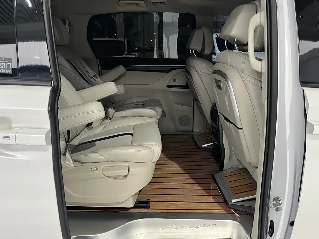 Buick GL8 2023 из CN, фото 9