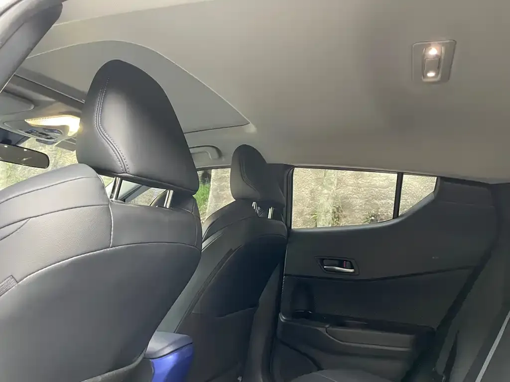 Toyota C-HR 2023 из CN, фото 2
