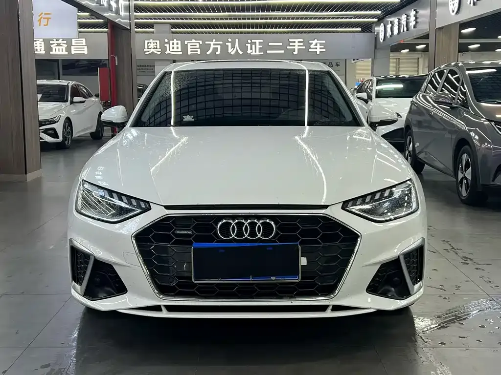 Audi A4L 2021 из CN, фото 2