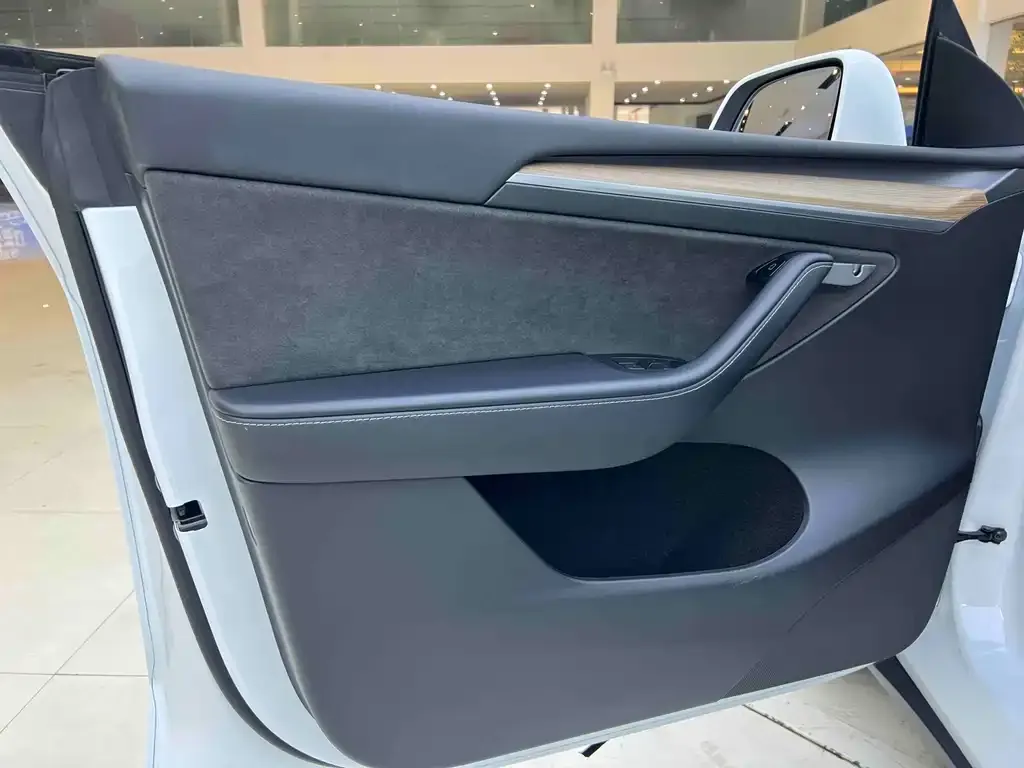 Tesla Model Y 2023 из CN, фото 3