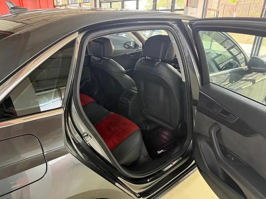 Audi A4L 2021 из CN, фото 10