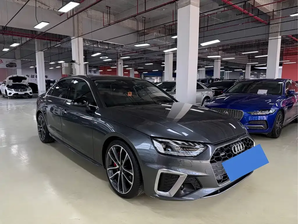 Audi A4L 2021 из CN, фото 2