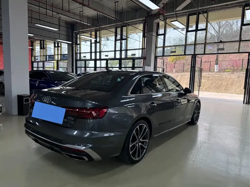 Audi A4L 2021 из CN, фото 5