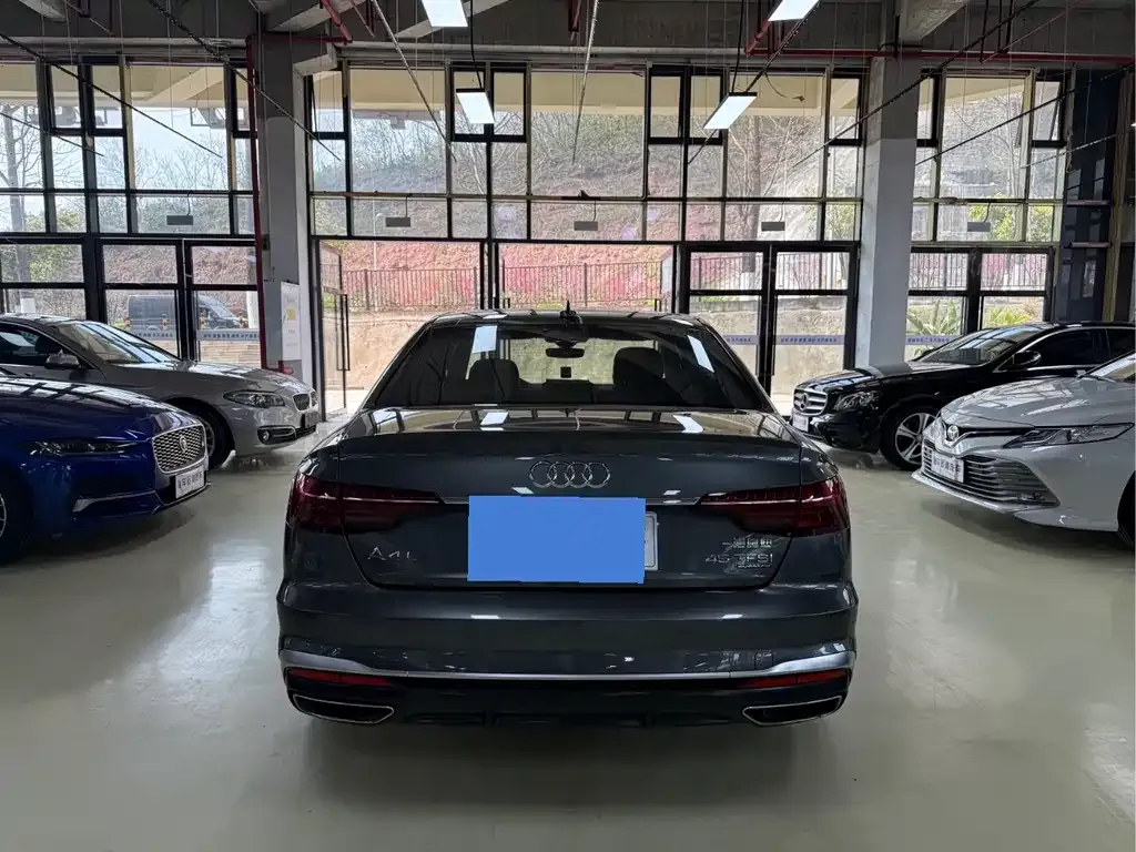 Audi A4L 2021 из CN, фото 6