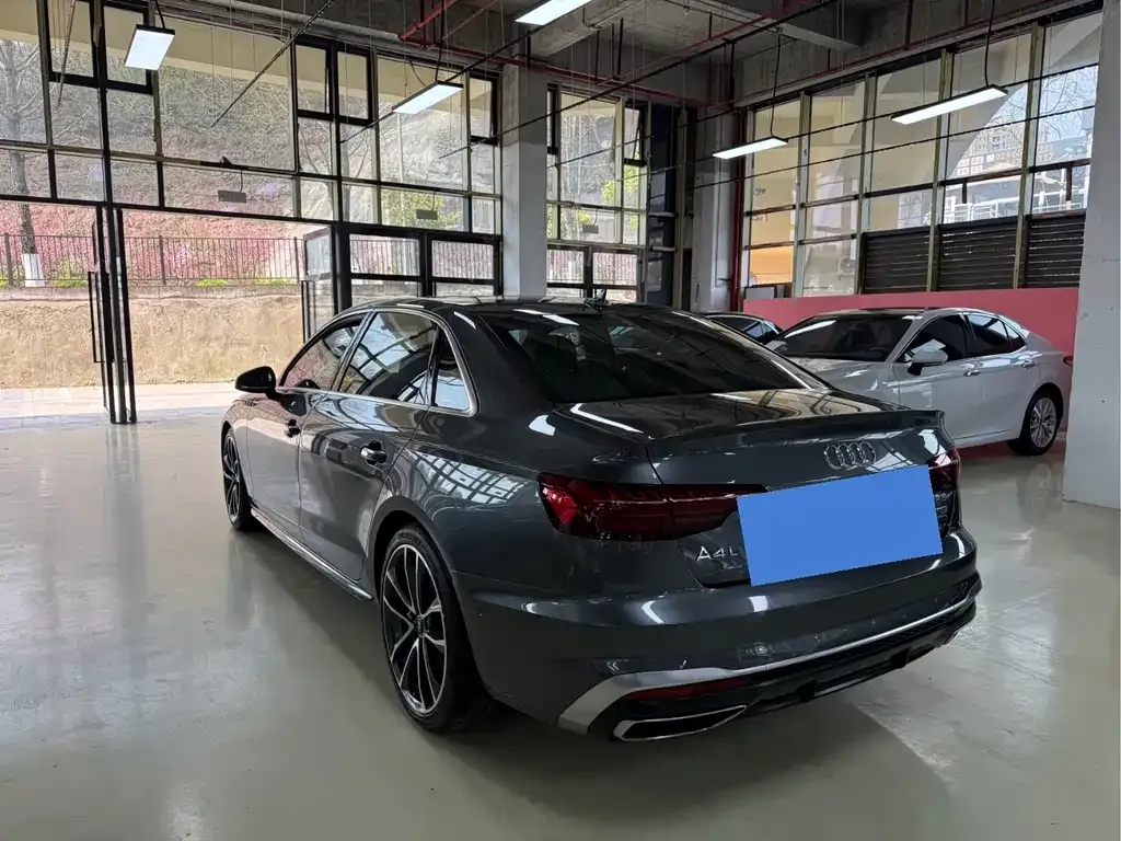 Audi A4L 2021 из CN, фото 3
