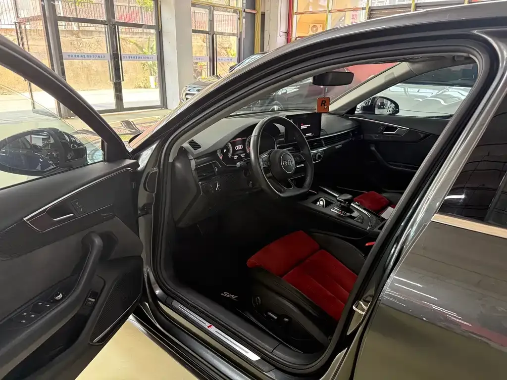 Audi A4L 2021 из CN, фото 8