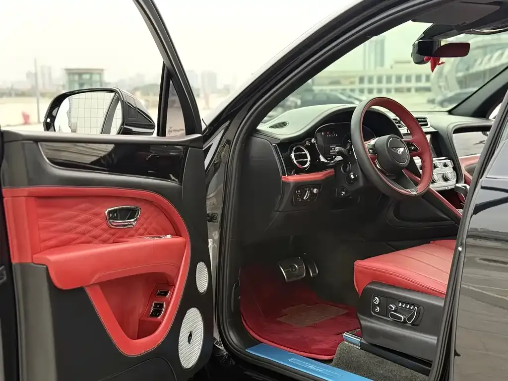 Bentley Bentayga 2025 из CN, фото 10