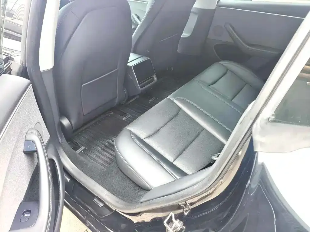 Tesla Model 3 — фото 4