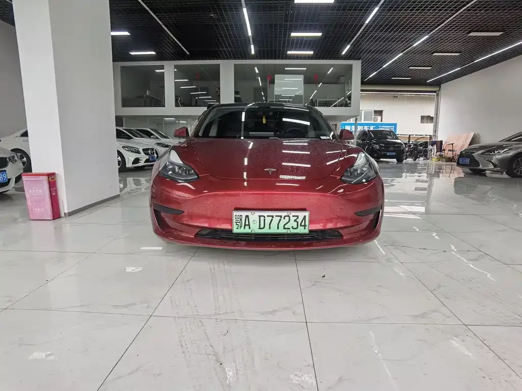 Tesla Model 3 — фото 10