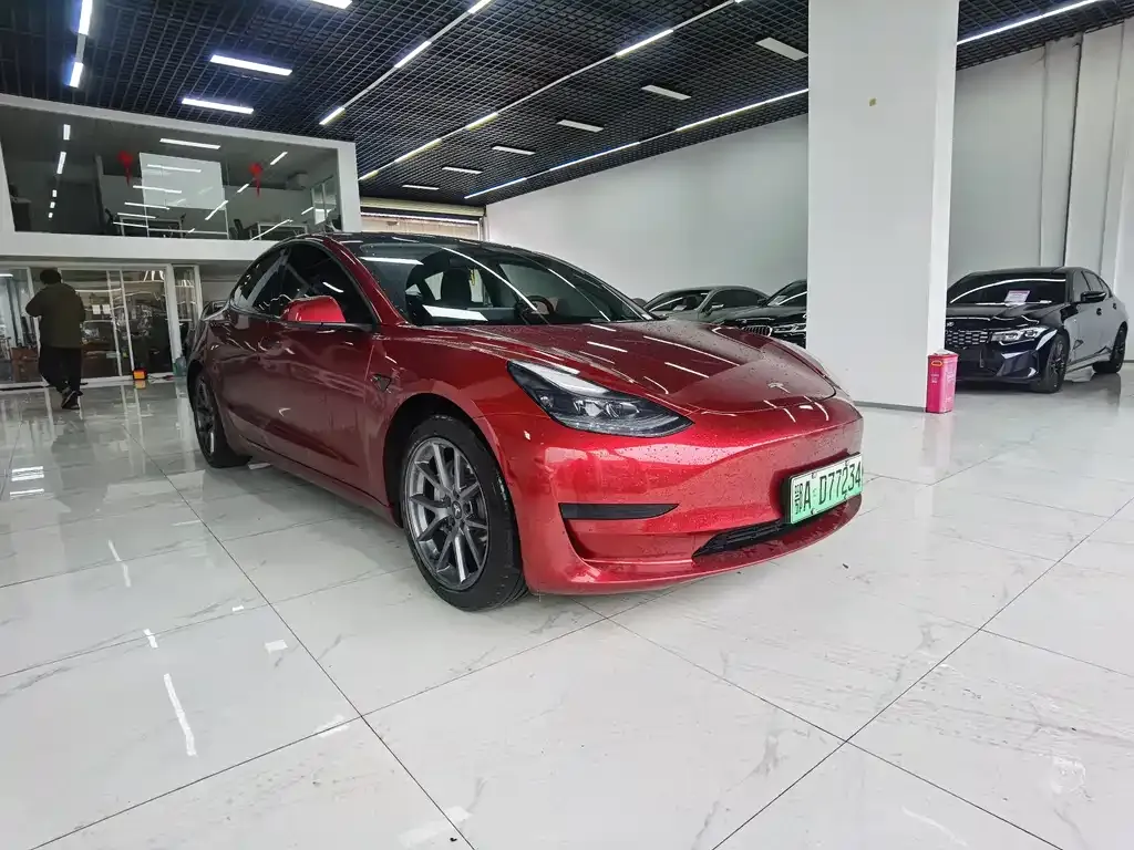 Tesla Model 3 — фото 7