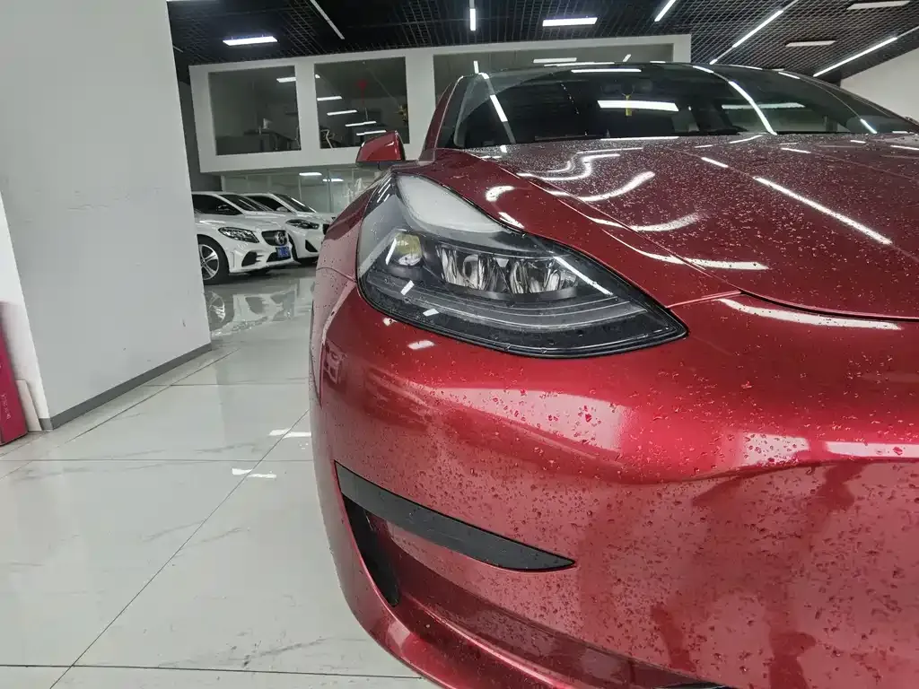 Tesla Model 3 — фото 9