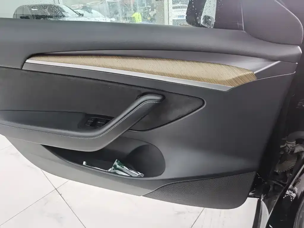 Tesla Model 3 — фото 4