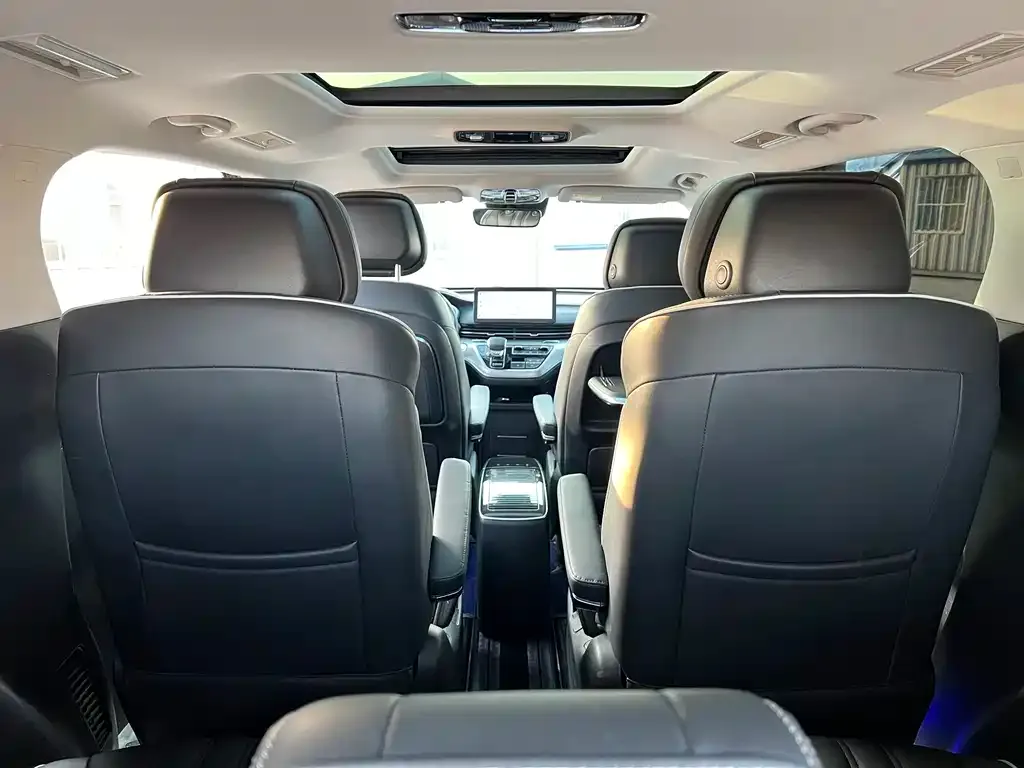 Roewe iMAX8 — фото 2