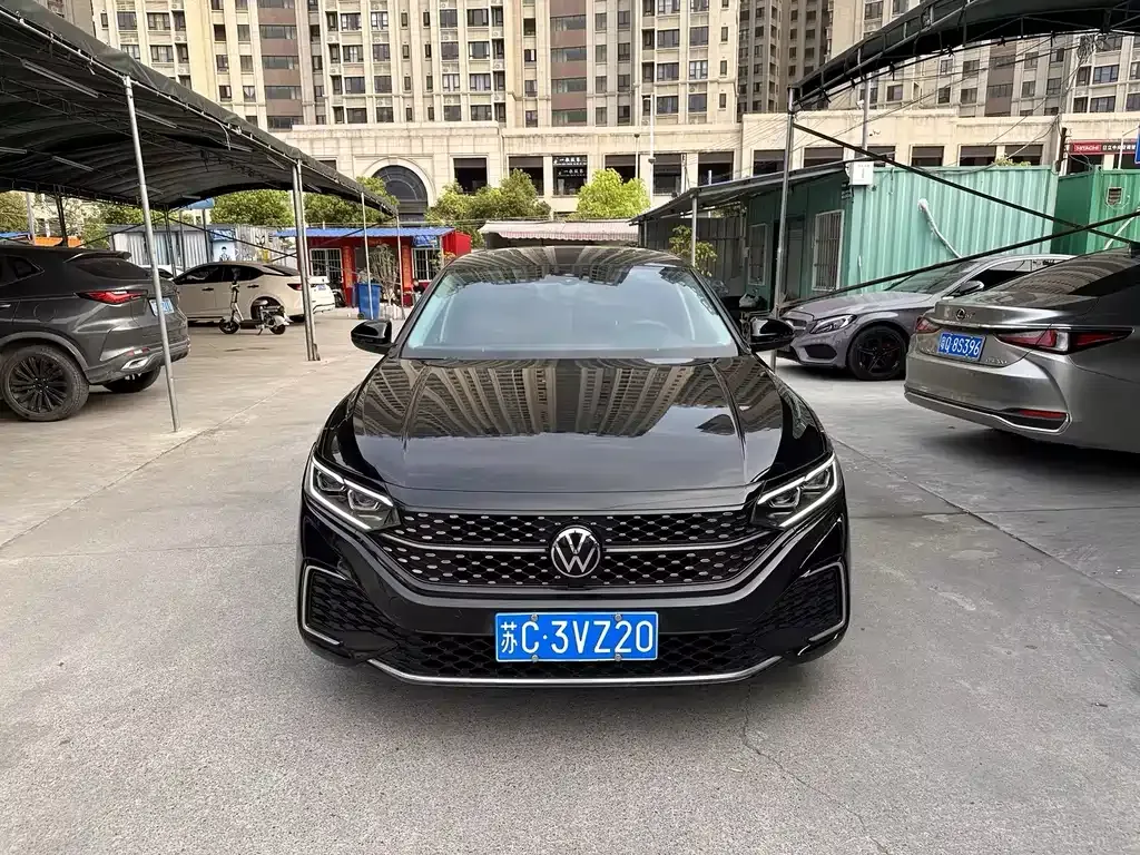Volkswagen Passat — фото 1