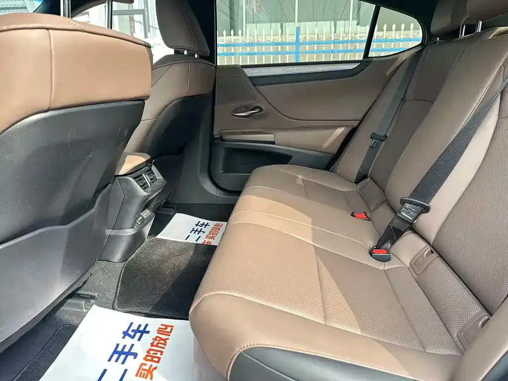 Lexus ES 2025 из CN, фото 6