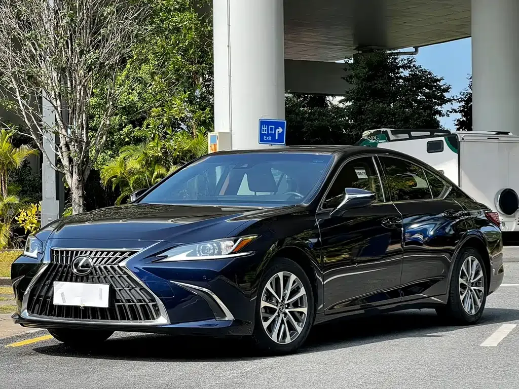 Lexus ES — фото 1