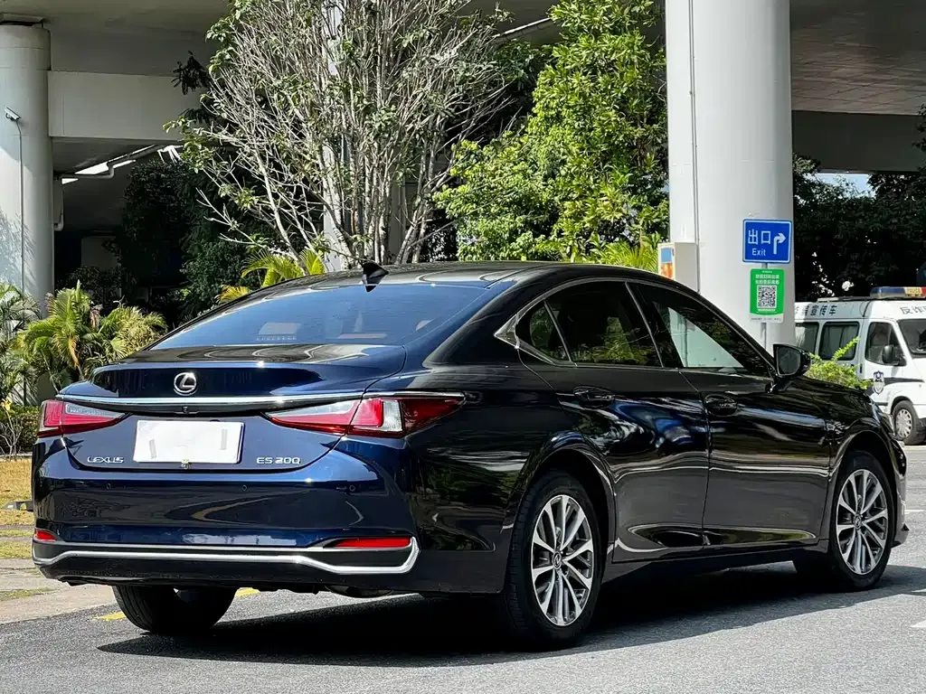 Lexus ES — фото 9