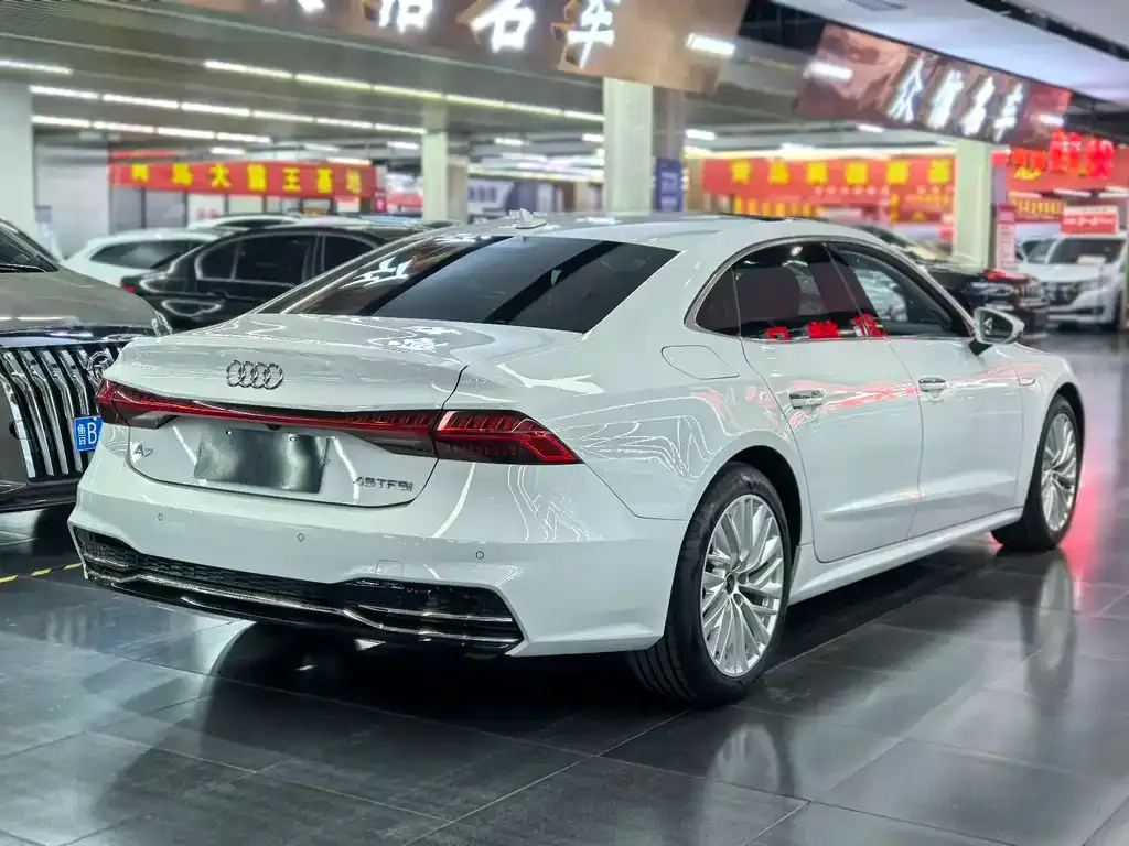Audi A7L 2023 из CN, фото 9